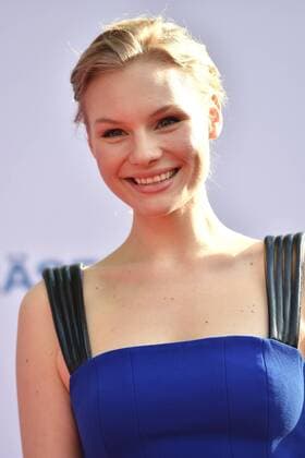 Rosalie Thomass (Schauspielerin),Einzelbild,angeschnittenes Einzelmotiv,Portraet,Portrait,Porträt. Roter Teppich,Red Carpet,Bayerischer Fernsehpreis 2014 am 23.05.2014.