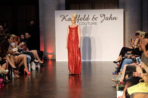 Berlin Fashion Week, Juli 2014, Kauffeld und Jahn Couture, Sommerkollektion 2015 ‚wild blood , Sarah Knappik (GNTM und Ich bin ein Star, holt mich hier raus ) eroeffnete die Show., EP_pfd