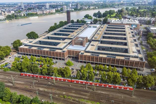 HDI Lebensversicherung AG und Mediengruppe RTL Deutschland GmbH, Sitz im ehemaligen Messegebäude, am Rhein, in Köln-Deutz