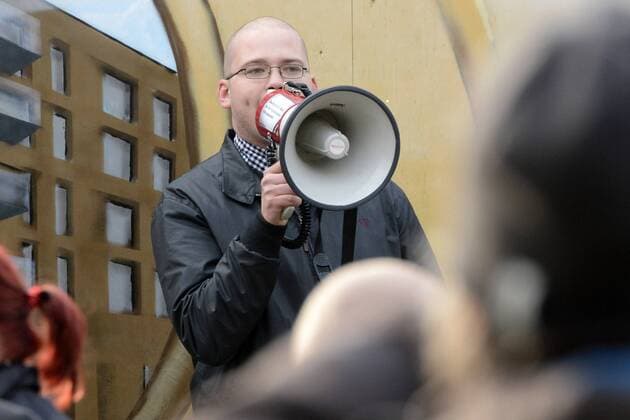 Demonstranten und Gegendemonstranten bei der Demo Für die Opfer linker Gewalt auf dem Klagesmarkt. Hannover, 22.11.2014 Foto:xC.xNiehausx xFuturexImage