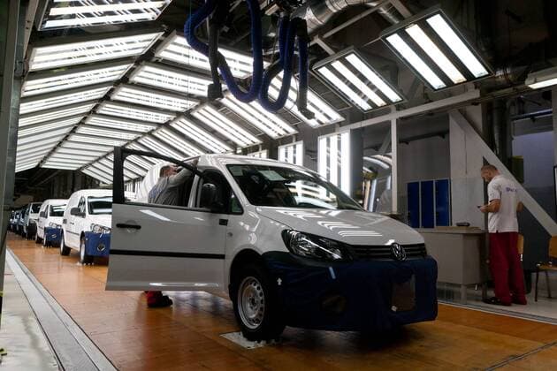 WIRTSCHAFT VW Caddy startet in vierte Generation - Produktionsstätte in Polen - Antoninek, Poznan, Poland - Volkswagen Poznan factory where Volkswagen Caddy and Volkswagen T5 are produced ,  20150204_awj_1666