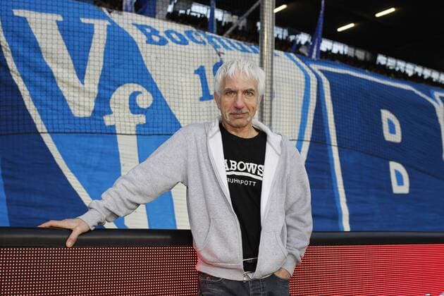 Schauspieler Ralf Richter (Grabowski - Alles fuer die Familie) vor der Ostkurve VfL Bochum vs 1. FC Heidenheim, Fussball, 2. Bundesliga, 13.03.2015 , EP_JSE