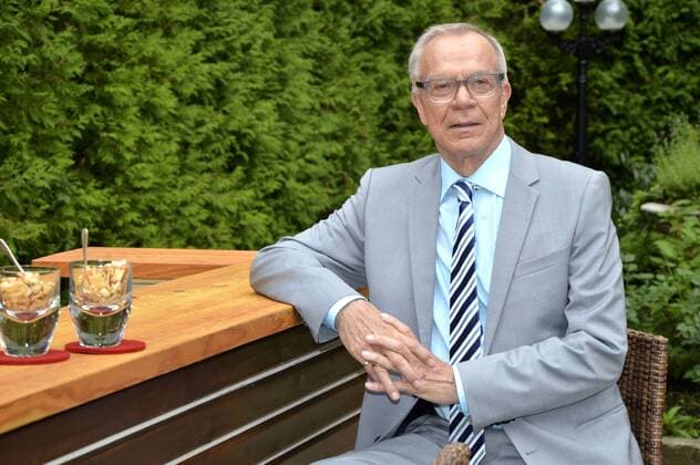 Dirk Galuba beim Fototermin zur 11. Staffel der ARD-Telenovela Sturm der Liebe in der Villa Mann auf dem Bavaria-Film Gelände. Geiselgasteig, 23.07.2015 Foto:xP.xSchönbergerx xFuturexImage