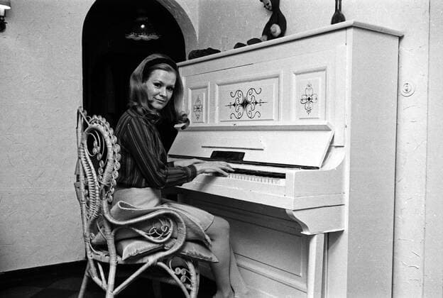 Die deutsche Schauspielerin und Synchronsprecherin Ingrid van Bergen, Deutschland 1960er Jahre. German actress and dubbing actress Ingrid van Bergen, Germany 1960s. 24x36Neg446 Copyright: HeinzxBrowers UnitedArchives1001084
