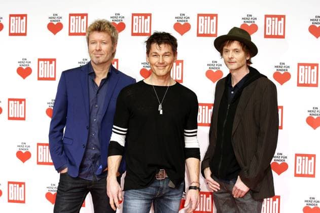 Magne Furuholmen, Morten Harket, Pal Waaktaar-Savoy (a-ha) bei der TV-Spendengala Ein Herz für Kinder im Hangar 7 Flughafen Tempelhof. Berlin, 05.12.2015 Foto:xS.xGabschx xFuturexImage