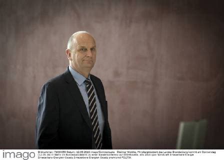 Dietmar Woidke, Ministerpräsident des Landes Brandenburg kommt am Donnerstag (12.05.16) in Berlin im Bundeskanzleramt zu einer Sonderkonferenz zur EEG-Novelle.