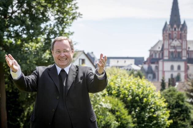 Trierer Generalvikar Georg Baetzing in Limburg Hessen Der bisherige Generalvikar von Trier (Rheinland-Pfalz), Georg Baetzing, gestikuliert am 07.07.2016 in Limburg an der Lahn. Er tritt die Nachfolge von Ex-Bischof Franz-Josef Tebartz-van Elst an.