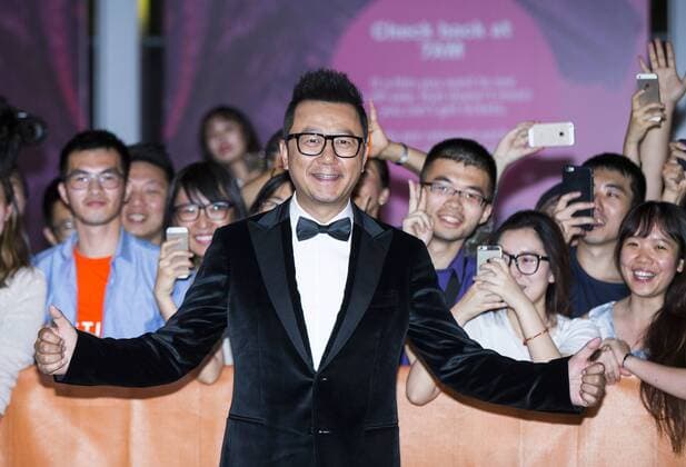 Toronto International Film Festival - I Am Not Madame Bovary Filmpremiere TORONTO, Sept. 8, 2016 -- Actor Guo Tao poses for photos with fans during the world premiere of the film I Am Not Madame Bovary at the Toronto International Film Festival (TIFF) at Princess of Wales Theatre in Toronto, Canada, Sept. 8, 2016. The film I Am Not Madame Bovary is a caustically comic contemporary fable about a cafe proprietor spending a decade petitioning the legal system after being swindled by her ex-husband. ) (djj) CANADA-TORONTO-TIFF-I M NOT MADAME BOVARY-PREMIERE ZouxZheng