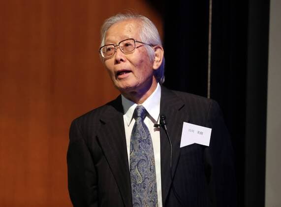 October 7, 2016, Yokohama, Japan - 2000 Nobel Prize in chemistry laureate Hideki Shirakawa, who graduated Tokyo Institute of Technology gives a lecture at the Suzukakedai campus of Tokyo Institute of Technology in Yokohama, suburban Tokyo on Friday, October 7, 2016. Shirakawa celebrated professor Yoshinori Ohsumi as Ohsumi received the Nobel Prize in Physiology or Medicine 2016.  (lwxa005248)