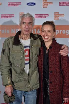 Die Schauspieler Ralf Richter und Sandra Borgmann posieren am 09.11.2016 in Köln vor der 26. Verleihung der Kinoprogrammpreise NRW 2016 der Film und Medien Stiftung NRW.