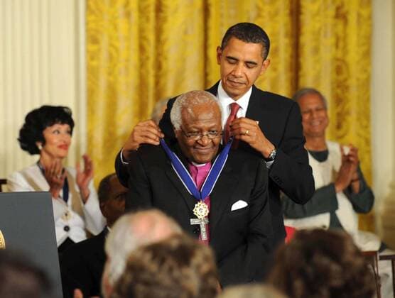 8 12 09 The White House Washington DC.President Obama award the Presidential Medal of Freedom to the arch Desmond TuTu..This is the highest civilian honor our nation can bestow.. photo by : Christy Bowe - IPOL-Globe Photos, Inc.. .I13289CB - ZUMAbw2_ 20090812_zaf_bw2_020