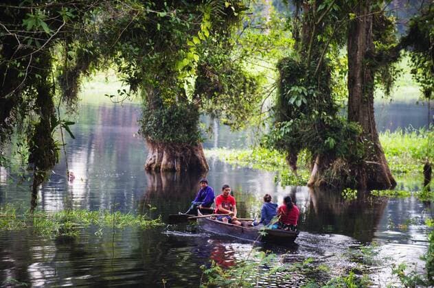 Boat on Lago de Yojoa (Lake Yojoa), Honduras, Central America Copyright: ChristianxKober 733-4916