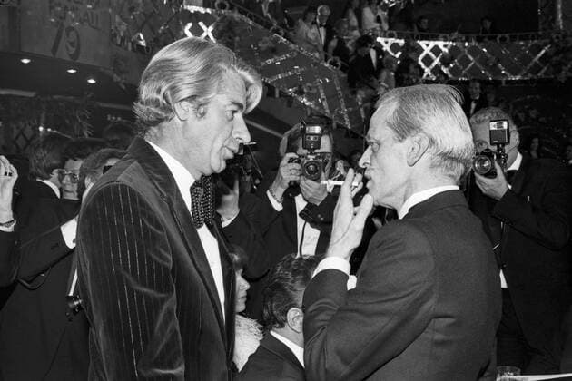 Der deutsche Schauspieler Klaus Kinski und Rudi Carrell beim Deutschen Filmball am 15.01.1979 in München, Deutschland 1970er Jahre. German actor Klaus Kinski and Rudi Carrell at the Deutscher Filmball on January 15th 1979 at Munich, Germany 1970s. 24x36swNegV142 Deutscher Filmball 1979 Copyright: HeinzxBrowers UnitedArchives2008737