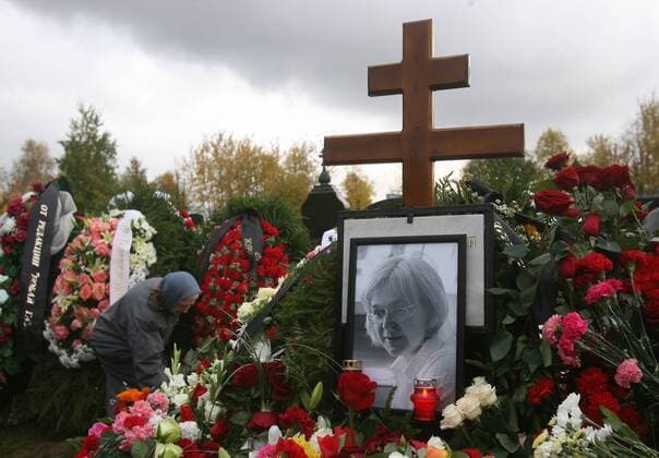Funeral for Anna Politkovskaya.Thousands of russians paid their final respects on Tuesday to killed russian journalist Anna Politkovskaya at Troyekurovskoye Cemetery in Moscow. - ZUMAx01_ 20061010_rua_x01_136