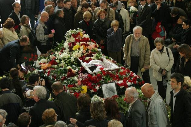 Funeral for Anna Politkovskaya.Thousands of russians paid their final respects on Tuesday to killed russian journalist Anna Politkovskaya at Troyekurovskoye Cemetery in Moscow. - ZUMAx01_ 20061010_rua_x01_157