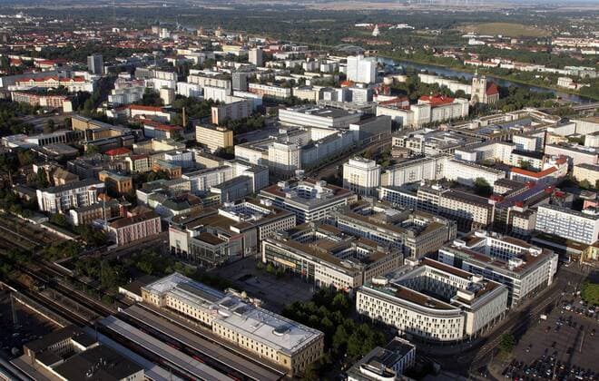 23.08.2009, Magdeburg, Sachsen-Anhalt, Deutschland - Luftbildaufnahme der Innenstadt. (QF, europäisch, Überblick, Übersicht, Stadtübersicht, Stadtüberblick, Gebäude, Häuser, Städtebau, Städteplanung, Wohngebäude, Wohnhäuser, Mietshäuser) 00S090823D114.JPG MODEL RELEASE: NOT APPLICABLE, PROPERTY RELEASE: NO MR:Y