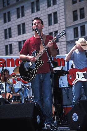 Nov. 9, 2005 - New York, New York, U.S. - K25979RM.DUNCAN SHEIK PERFORMS AT New York HALL PARK, NEW YORK New York.08-27-2002. - 2000.DUNCAN SHEIK - ZUMAmk1_ 20051109_gaf_mk1_002 Copyright: xRickxMacklerx