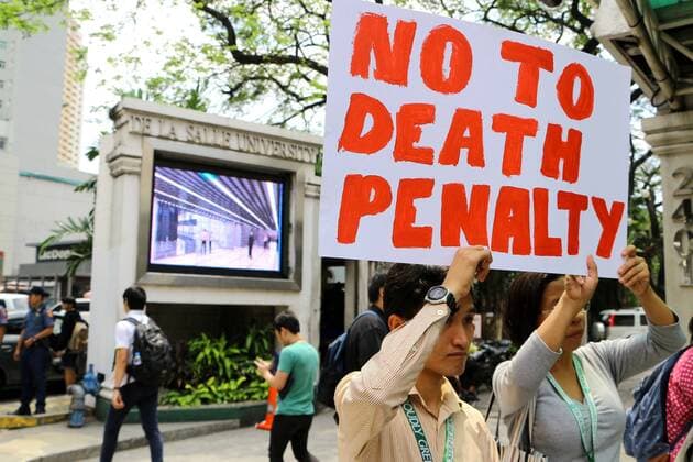 Philippinen: Protest gegen Todesstrafe in Manila Philippines: Protest No to Death Penalty Students & teacher’s joined to the noise barrage to condemn the proposed return of Death Penalty in front of De La Salle University in Taft Avenue, Manila City on March 8, 2017.  GregorioxDantesxJr.