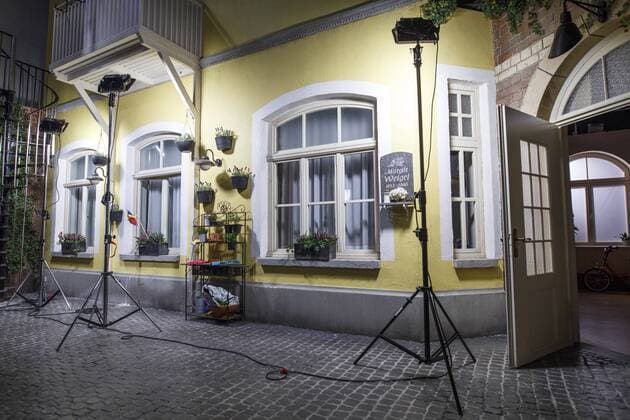 Exklusives Photoshooting am Set der 5555. Folge der RTL TV-Serie Unter uns in den MMC Studios. Köln, 09.12.2016 Foto:xC.xHardtx xFuturexImage