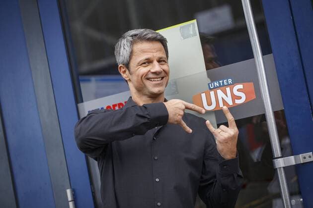 Jens Hajek beim exklusiven Photoshooting am Set der 5555. Folge der RTL TV-Serie Unter uns in den MMC Studios. Köln, 09.12.2016 Foto:xC.xHardtx xFuturexImage