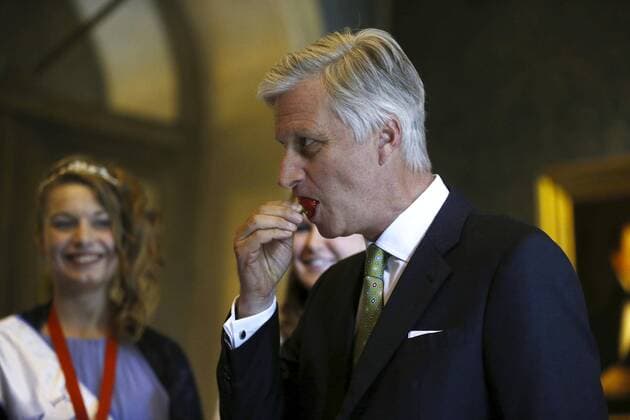 King Philippe - Filip of Belgium pictured with a delegation of the workers committee of the city of Beveren who bring this year s first strawberries to the King, at the Royal Palace in Brussels, Thursday 27 April 2017. NICOLASxMAETERLINCK 05088660