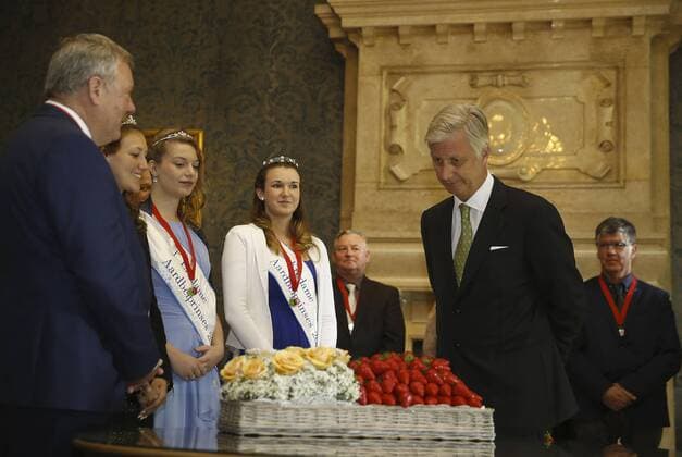 King Philippe - Filip of Belgium pictured with a delegation of the workers committee of the city of Beveren who bring this year s first strawberries to the King, at the Royal Palace in Brussels, Thursday 27 April 2017. NICOLASxMAETERLINCK 05088663