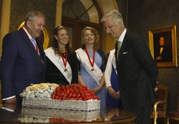 King Philippe - Filip of Belgium pictured with a delegation of the workers committee of the city of Beveren who bring this year s first strawberries to the King, at the Royal Palace in Brussels, Thursday 27 April 2017. NICOLASxMAETERLINCK 05088667