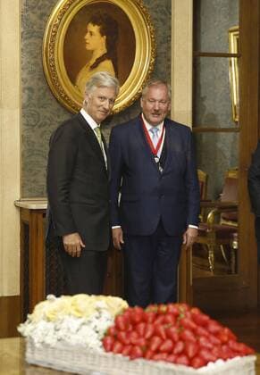 King Philippe - Filip of Belgium pictured with a delegation of the workers committee of the city of Beveren who bring this year s first strawberries to the King, at the Royal Palace in Brussels, Thursday 27 April 2017. NICOLASxMAETERLINCK 05088668