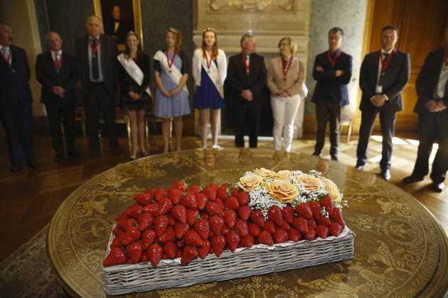King Philippe - Filip of Belgium pictured with a delegation of the workers committee of the city of Beveren who bring this year s first strawberries to the King, at the Royal Palace in Brussels, Thursday 27 April 2017. NICOLASxMAETERLINCK 05088670