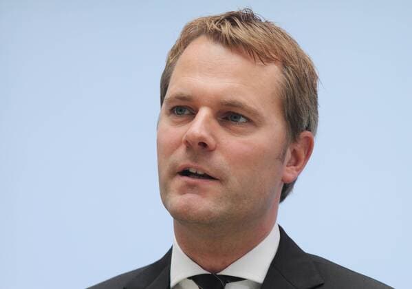 18.09.2013, Berlin, Deutschland - Gesundheitsminister Daniel Bahr, FDP. .