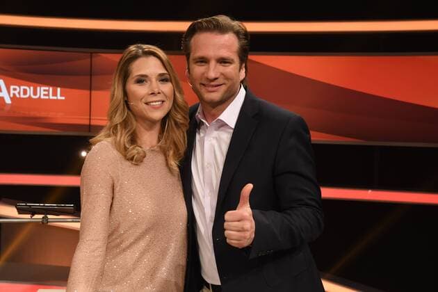 die Ex Eiskunstläufer Tanja Szewczenko und ihr Ehemann Norman Jeschke posieren am 09.05.2017 in Hürth bei Köln nach der Aufzeichnung der ARD Quiz Show Paarduell Sendetermin 29.05.2017 im Ersten.