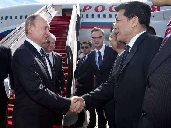 (170514) -- BEIJING, May 14, 2017 -- Russian President Vladimir Putin (L) arrives in Beijing, capital of China, May 14, 2017, to attend the Belt and Road Forum (BRF) for International Cooperation. ) (zhs) (BRF)CHINA-BEIJING-RUSSIAN PRESIDENT-ARRIVAL (CN) JinxLiwang