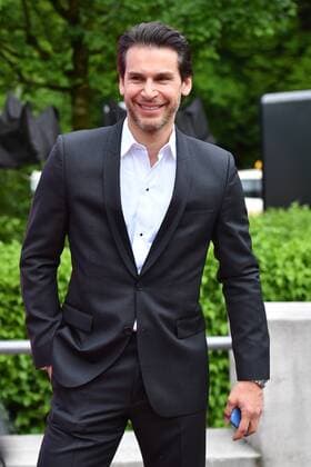 Florian ODENDAHL (Schauspieler), Einzelbild,angeschnittenes Einzelmotiv,Halbfigur,halbe Figur. Roter Teppich,Red Carpet,Bayerischer Fernsehpreis 2017 am 19.05.2017.