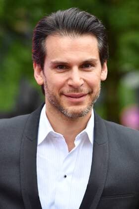 Florian ODENDAHL (Schauspieler), Einzelbild,angeschnittenes Einzelmotiv,Portraet,Portrait,Porträt. Roter Teppich,Red Carpet,Bayerischer Fernsehpreis 2017 am 19.05.2017.