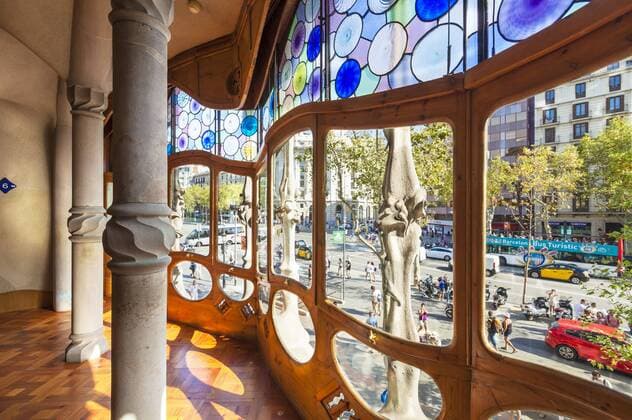 Stained glass in Casa Batllo, a modernist building by Antoni Gaudi, UNESCO World Heritage Site, Passeig de Gracia, Barcelona, Catalonia (Catalunya), Spain, Europe Copyright: NealexClark 698-3178 Editorial Use Only
