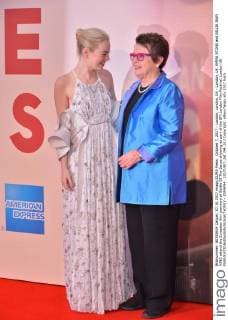 October 7, 2017 - London, London, UK - London, UK. EMMA STONE and BILLIE JEAN KING attend the European film premiere of Battle Of The Sexes showing as part of the BFI London Film Festival. London UK - ZUMAl94_ 20171007_zaf_l94_013 Copyright: xRayxTangx