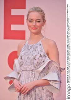 October 7, 2017 - London, London, UK - London, UK. EMMA STONE and BILLIE JEAN KING attend the European film premiere of Battle Of The Sexes showing as part of the BFI London Film Festival. London UK - ZUMAl94_ 20171007_zaf_l94_010 Copyright: xRayxTangx