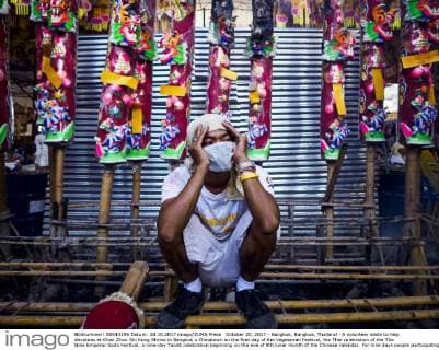 October 20, 2017 - Bangkok, Bangkok, Thailand - A volunteer waits to help devotees at Chao Zhou Shi Kong Shrine in Bangkok s Chinatown on the first day of the Vegetarian Festival, the Thai celebration of the The Nine Emperor Gods Festival, a nine-day Taoist celebration beginning on the eve of 9th lunar month of the Chinese calendar. For nine days people participating in the festival wear only white and don t eat meat, poultry, seafood, and dairy products. Normally there are Chinese operas and processions featuring lion and dragon dances during the festival, but this year s festival in Thailand will be subdued because Thais are still mourning the death of late King Bhumibol Adulyadej. The King died in October, 2016, will be cremated on October 26, in the middle of the festival. Bangkok Thailand - ZUMAe333 20171020_zap_e333_002 Copyright: xSeanxEdisonx