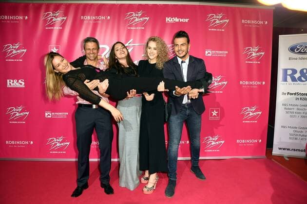 the Actor the RTL Series under us Jens Hajek Antonia Michalsky Pauline Angert hold Astrid , at 26 10 2017 in Cologne to German premiere the Musical Dirty Dancing