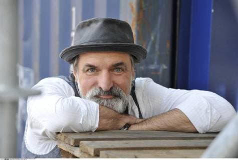 Andreas Hoppe Actor 10 17 THG Andreas Hoppe at 12 October 2017 w hrend the Frankfurt Book Fair trade Fair Literaturmesse Literature Frankfurt Main Germany German German Man Acting Film TV Television German Actor horizontal drauáen half Portrait standing Container bulding site Port Container port Pallets Europe Latvians Euro