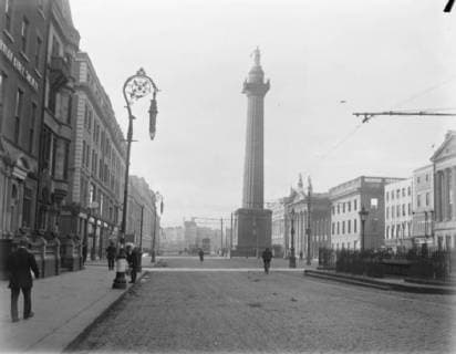 The Great Battle of Dublin Sackville Street during midday . 30 June 1922, Ireland Copyright: Topfoto  UnitedArchivesEU008454