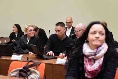 392 Negotiation day in the NSU trial The defendant Ralf Wohlleben and his lawyers Nicole Schneiders and Olaf Klemke talk on Tuesday 28 11 2017 in the district court in Munich at the 392 days of negotiations in the NSU trial