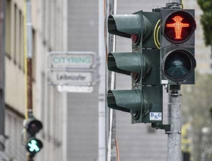 Hanover 29 05 17 East German AMPELMÄNNCHEN goethestraße Leibniz shore