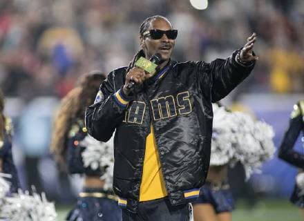 January 6, 2018 - Los Angeles, California, U.S - Snoop Dogg performs during half time of the NFL Division Playoff game between the Los Angeles Rams and the Atlanta Falcons on Saturday, January 6, 2018 at the Los Angeles Coliseum in Los Angeles, California. Los Angeles U.S. - ZUMAp124 31993379sp Copyright: xJavierxRojasx