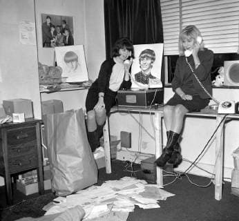BETTINA ROSE AND ANN COLLINGHAM THE BEATLES FAN CLUB BEATLEMANIA IN LONDON ; 4 DECEMBER 1964, Copyright: Topfoto  UnitedArchivesIPU489541