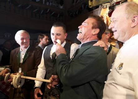 KITZBÜHEL AUSTRIA 19 JAN 18 ALPINE SKIING FIS World Cup men Hahnenkamm race side events Weisswurst party image shows Patrick Schwarzenegger Balthasar Hauser Stanglwirt Andreas Gabalier Arnold Schwarzenegger and Alfons thrust corner
