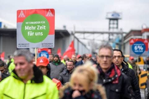 Warnstreick IG metal at Ford in Cologne 23 01 2018 Ford employees at the warning of the IG metal at work in Cologne Niel on 23 01 2018 photo Jörg Schüler Cologne, North Rhine-Westphalia Germany Ford works