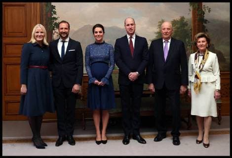. 01 02 2018. Oslo, Norway. Duke & Duchess of Cambridge tour of Sweden & Norway-Day three. Prince William, The Duke of Cambridge accompanied by his wife Catherine the Duchess of Cambridge are welcomed by King of Norway Harald V. and Queen Sonja , Crown Prince Haakon and Crown Princess Mette-Marit at the Royal Palace in Oslo, Norway, on day three of their Royal Tour to Sweden and Norway.  xi-Imagesx xPoolx IIM-16859-0058