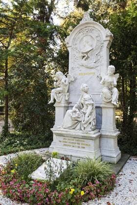 Grave of honor by Robert Schumann and Clara Schumann Old Cemetery Bonn North Rhine Westphalia Germany Europe Copyright: imageBROKER StefanxZiese iblszi04633379.jpg