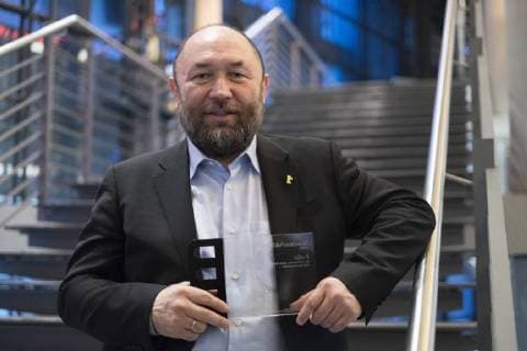 Director Timur Bekmambetov with the Panorama Audience Award for the film PROFILE during the presentation of the Panorama Audience Award on the occasion of the 68th Berlin International Film Festival 68 Berlin International Film Festival